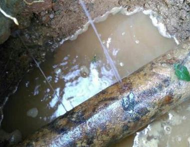 横县楼顶渗水维修公司分享下地暖漏水的原因及检测方法。